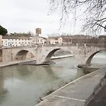 Trastevere Four Seasons Tiber View Рим